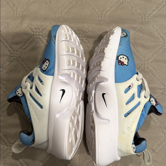 Nike Kids Blue Hello Kitty Presto Sneakers. - Picture 6 of 15